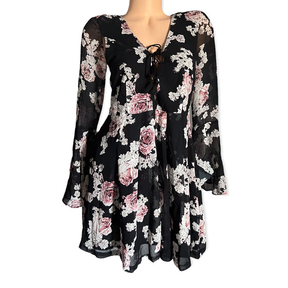 The Jetset Diaries Rosa Floral Short Dress Size Medium NWT